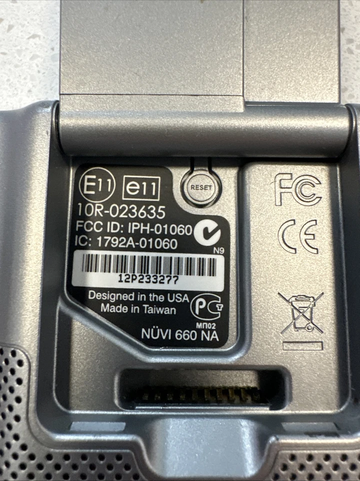 Garmin Nuvi 660 NA Bluetooth GPS Navigation Personal Travel Assistant  - Image 3 of 4