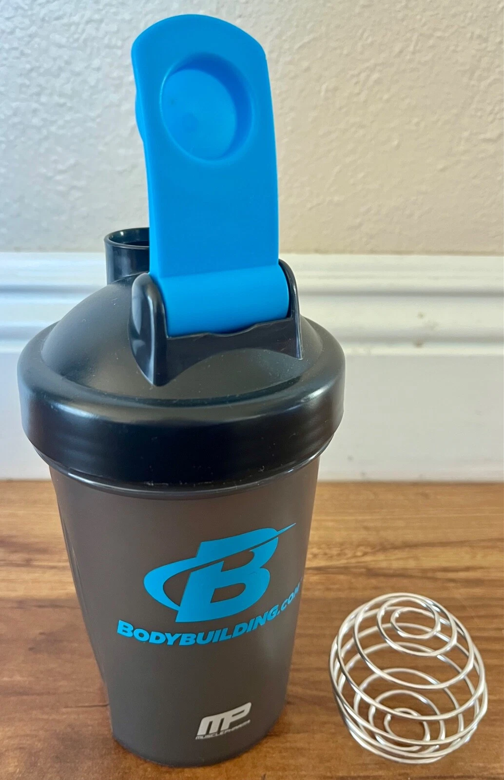 Gray Blue Blender Bottle Classic 20oz Bodybuilding.com Protein Shakes, Smoothies
Opens in a new wind