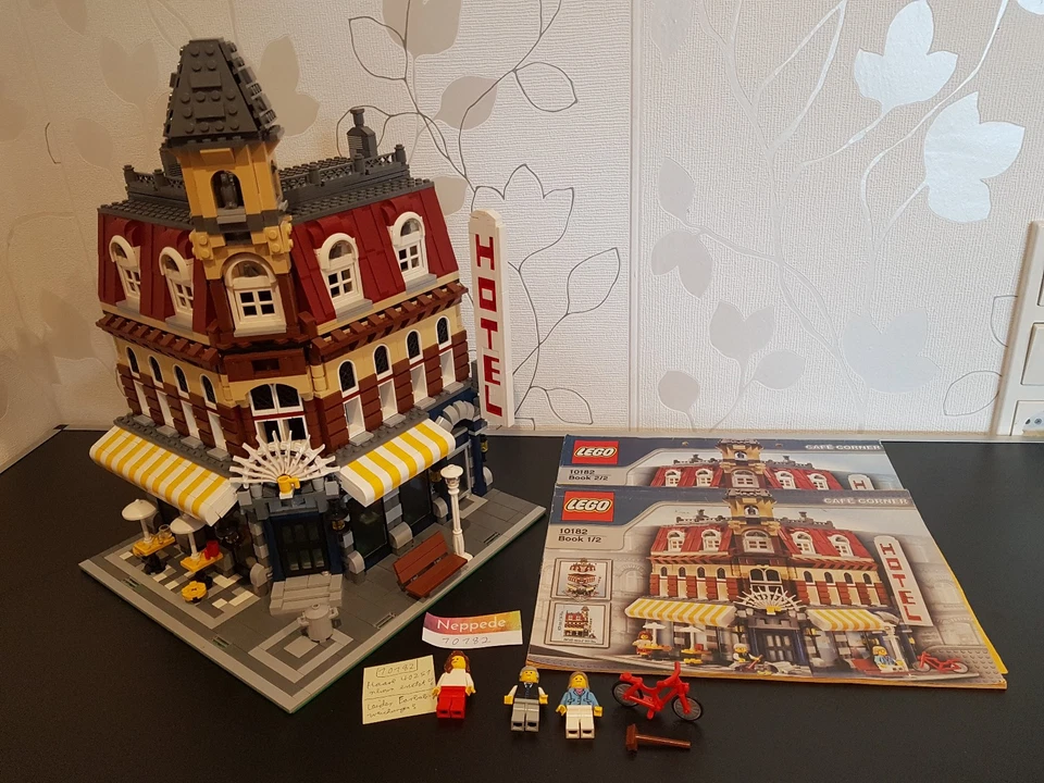 LEGO Modular Buildings 10182 Cafe Corner, Foto 1 von 5