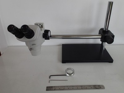 NIKON SMZ745 MICROSCOPE WITH 10X EYEPIECES, 0.5X OBJECTIVE & FOCUSING BOOM STAND