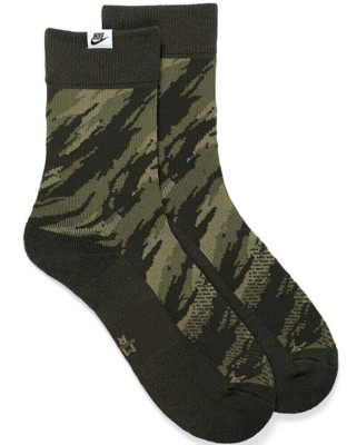 New Nike SNKR Sox Dri Fit Crew Socks Mens Size 6-8 DA2615-355