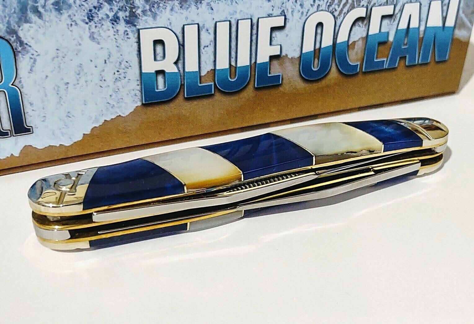 MUSKRAT CANDY STRIPE HUNTING POCKET KNIFE W/ DISPLAY CASE MOTHER OF