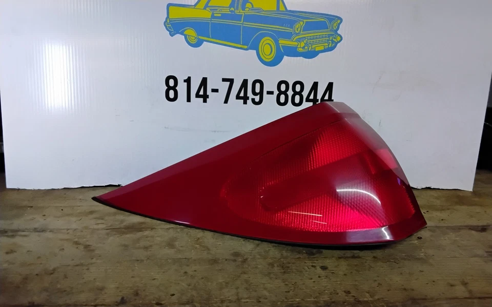 Luz trasera izquierda del lado del conductor Buick Rendezvous 2002-2003 montaje y arnés OEM Foto 3 de 4