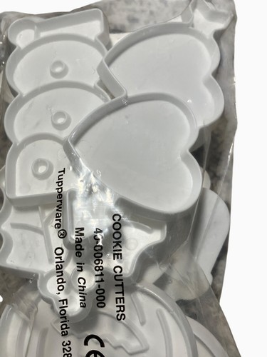 Tupperware White Plastic Holiday Cookie Cutters Set Of 10 Halloween Valentines - Picture 4 of 12