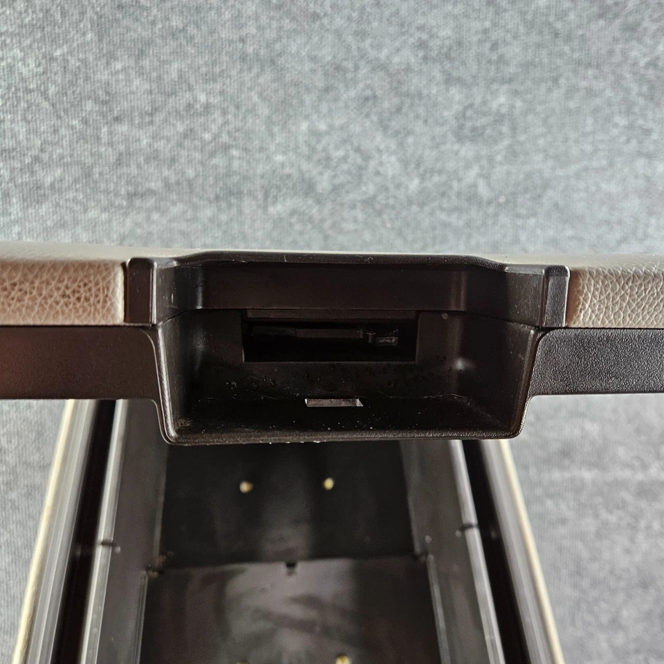 07-13 Silverado Consola Central Salto Asiento Tapa Almacenamiento Portavasos Negro SIN PESTILLO Foto 4 de 4