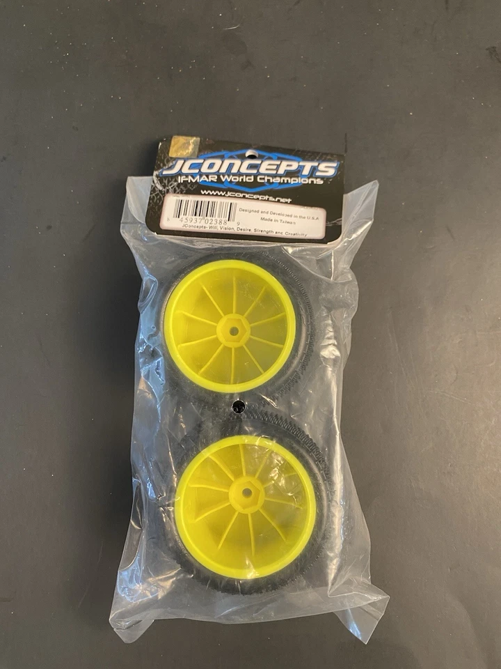 J Concepts Fuzz Bite Pre-mounted On 3348Y Wheels No 3152-201021 - Image 2 of 2