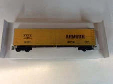 Model Power #9058 HO scale “Armour” reefer Rd. #754  (B-4)