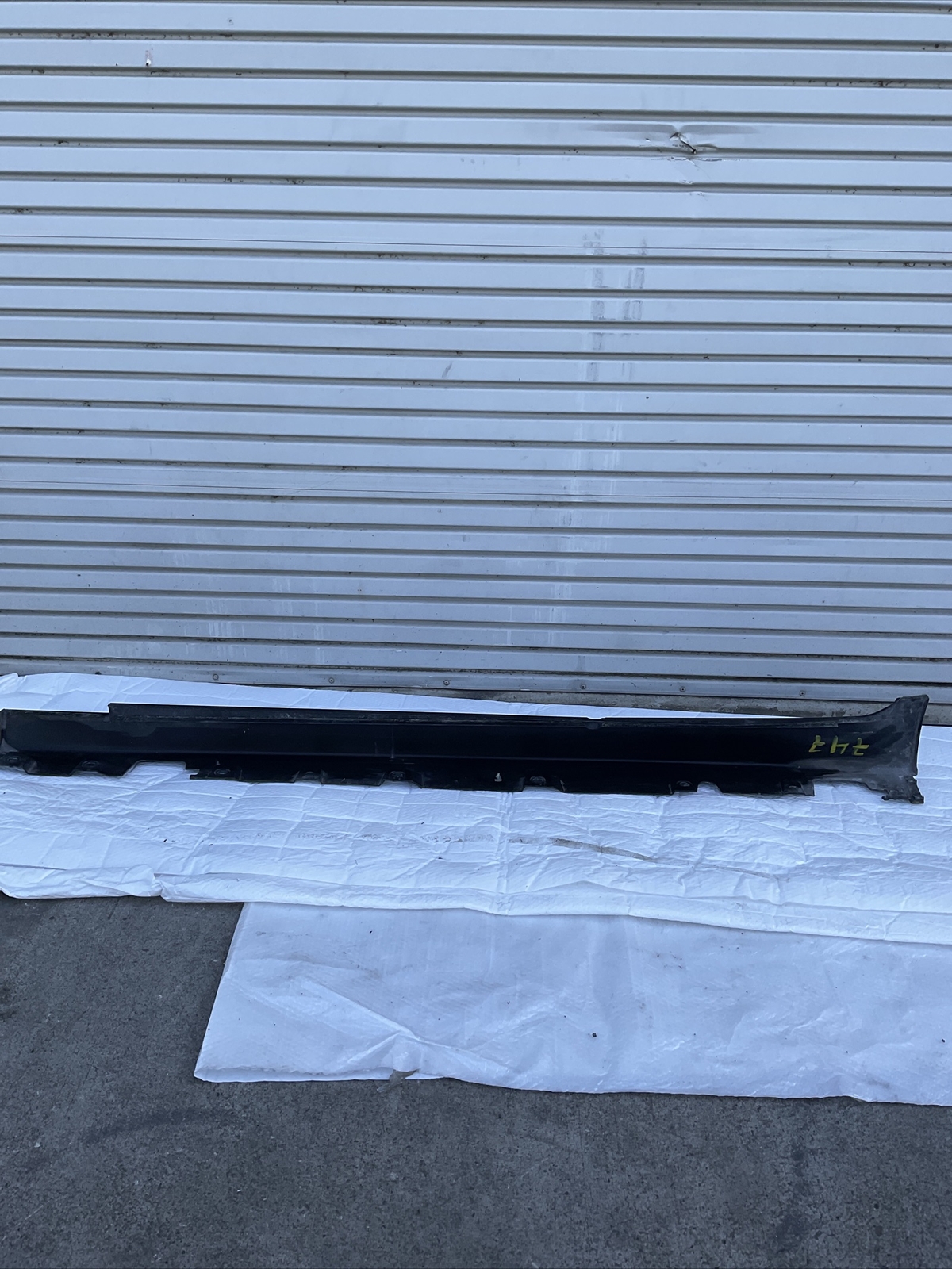 06-10 Bentley Flying Spur  Right Side Skirt Roker Molding OEM