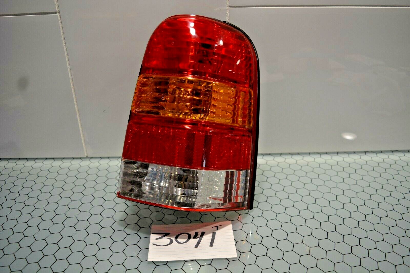 01 02 03 04 05 06 07 Escape PASSENGER Side Tail Light Used Rear Lamp #3041-T 