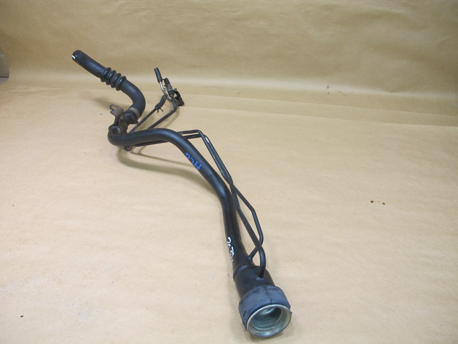 🥇9805 LEXUS GS300 GS430 FUEL FILLER NECK GAS TANK PIPE LINE HOSE TUBE