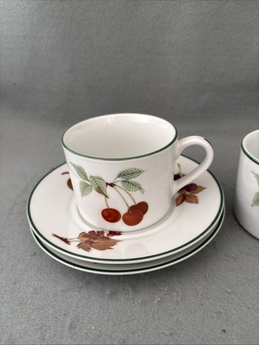 Royal Worcester Evesham Vale Cups and Saucers x 2 - Picture 2 of 4