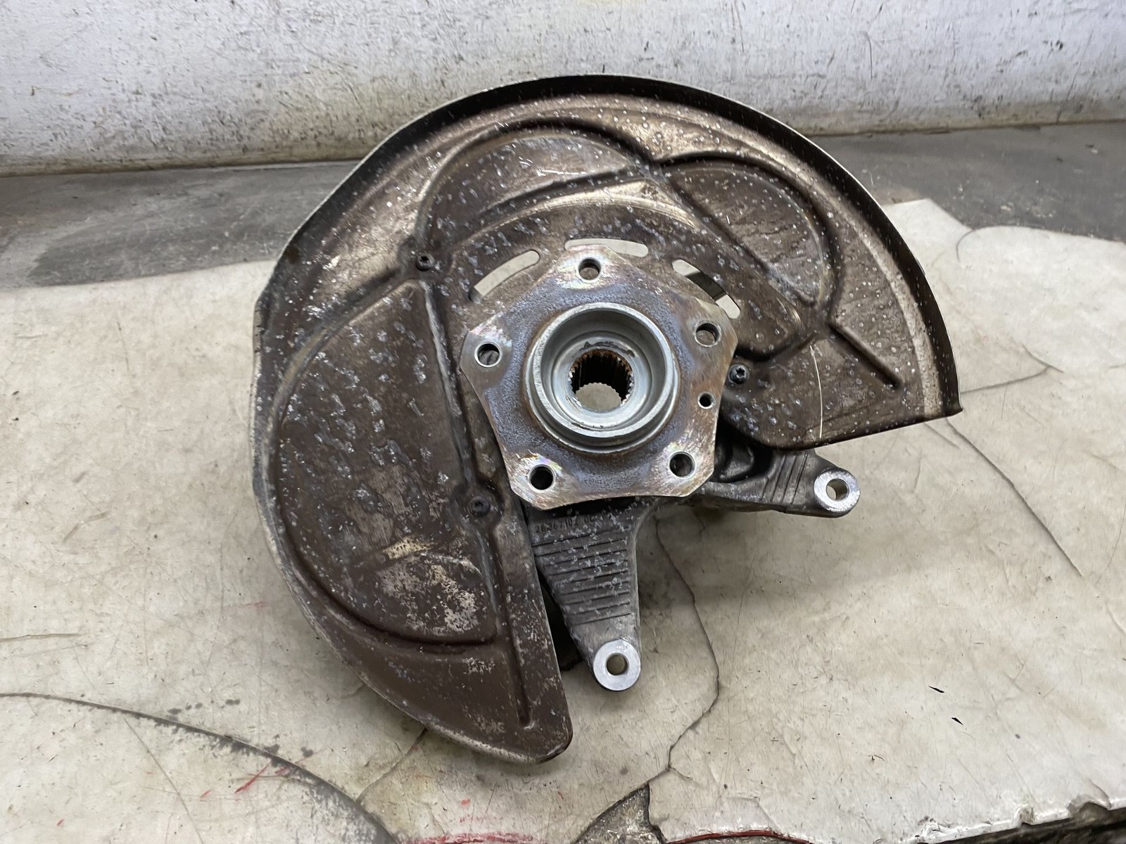 2020-2024 ASTON MARTIN DBX OEM 4.0L RIGHT REAR SPINDLE KNUCKLE WHEEL HUB