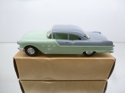 JOHAN MODELS 1955 PONTIAC 2dr SEDAN - GREEN+GREY 1:25 -GOOD CONDITION IN BOX