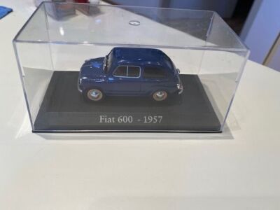 RBA Collectables  Fiat 600 - 1957 Dunkelblau 1:43 in Vitrine