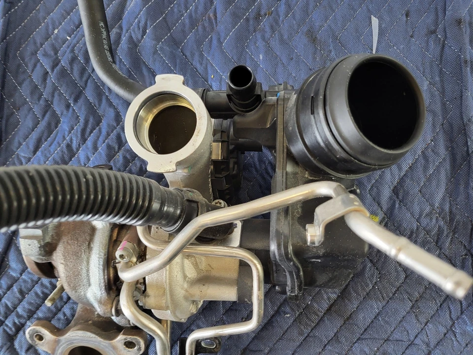 Turbocompresor Turbo Cargador Usado OEM 2024 VOLKSWAGEN JETTA 05E129654S Foto 4 de 4