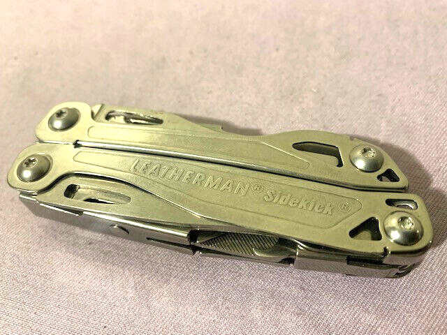 Multiherramienta Leatherman SideKick de acero inoxidable, cuchillo con clip de bolsillo -- Excelente
