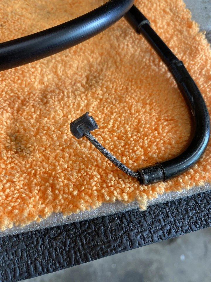 Suzuki Katana 600 2004 OEM embrague cable stock Foto 2 de 4