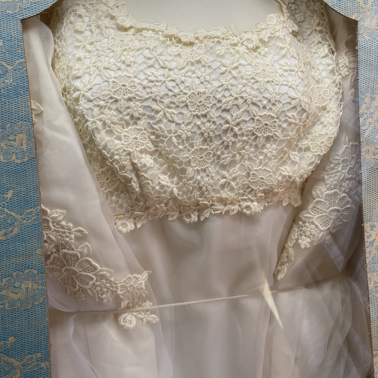 VTG Preserved Wedding Gown Clean Vacuum Sealed 1981 S… Gem