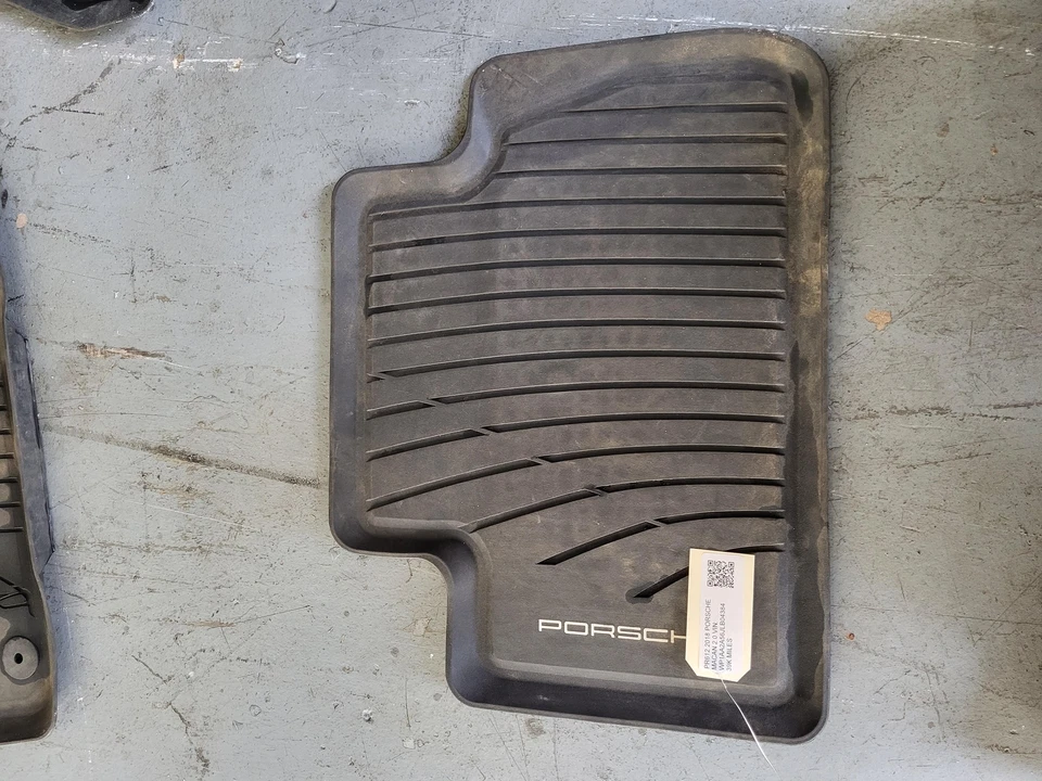 Alfombrillas de goma para piso delantero y trasero 4 piezas 2018 Porsche Macan 2015 2016 2017 Foto 4 de 4