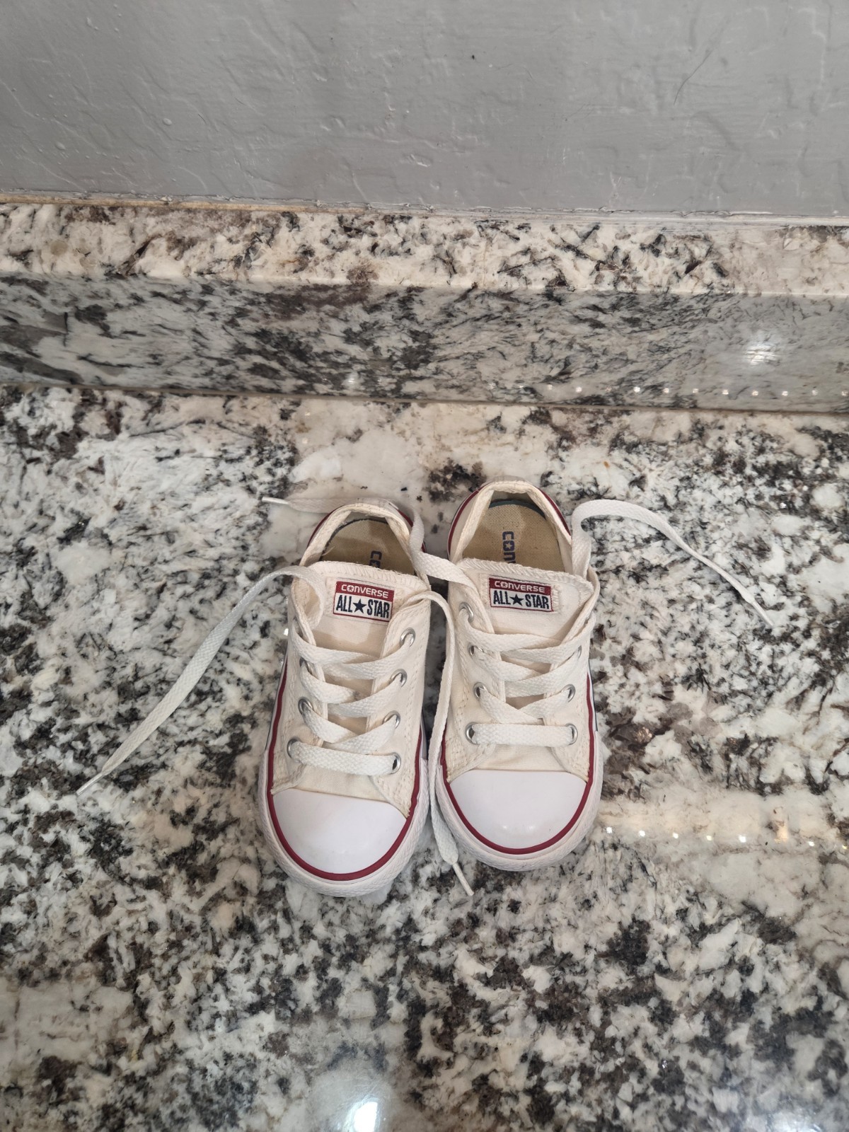 Converse All Star White Canvas Low Top Sneakers Unisex Kids Size 8 thumbnail 2