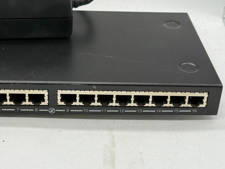 Digi EtherLite 160 (EL160) 16-Port, RJ-45 10/100, (50000986-04) w/Power Adapter - Image 3 of 4