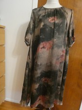 Hanyibushe Women Midi Multicolor Detailed Dress Size 8 (Can fit size 10)
