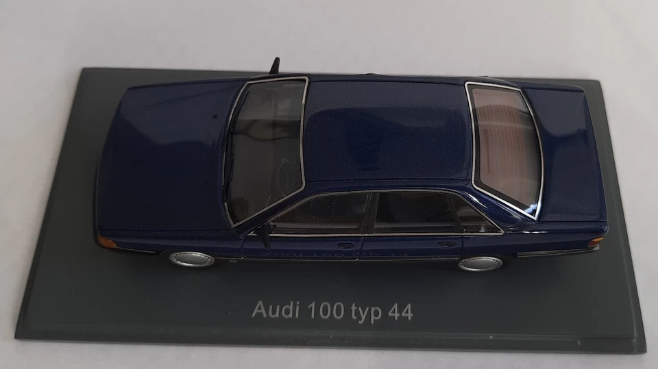 NEO 43035 1:43 Audi 100 typ 44 blue metallic - Image 4 of 4