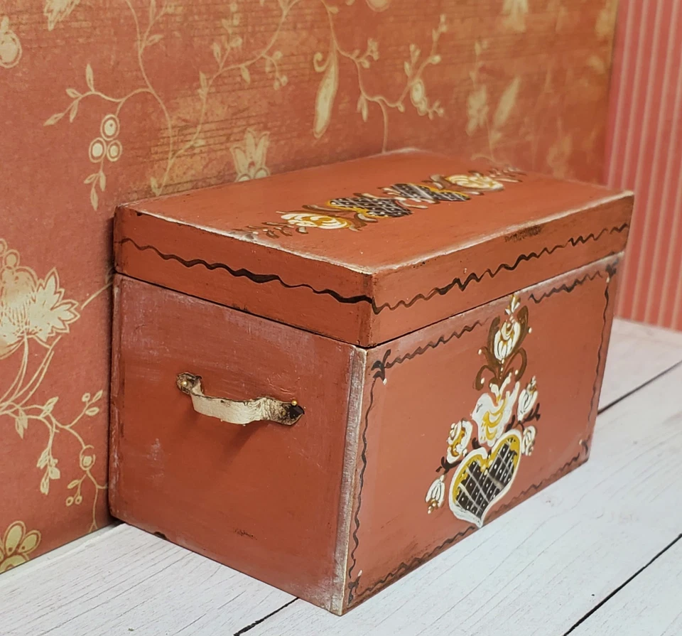 Baúl de arte popular muebles miniatura para casa de muñecas Foto 3 de 4