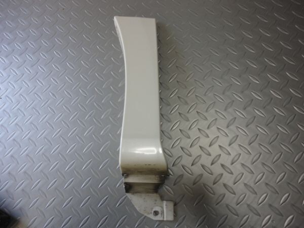 TOYOTA VOXY ZRR70 Genuine Fender lower panel mudguard Front Left