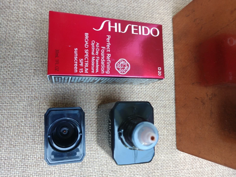 Shiseido Perfect Refining Foundation SPF 15 ~ D20 Rich Brown (med deep)1 oz BNIB - Image 2 of 4