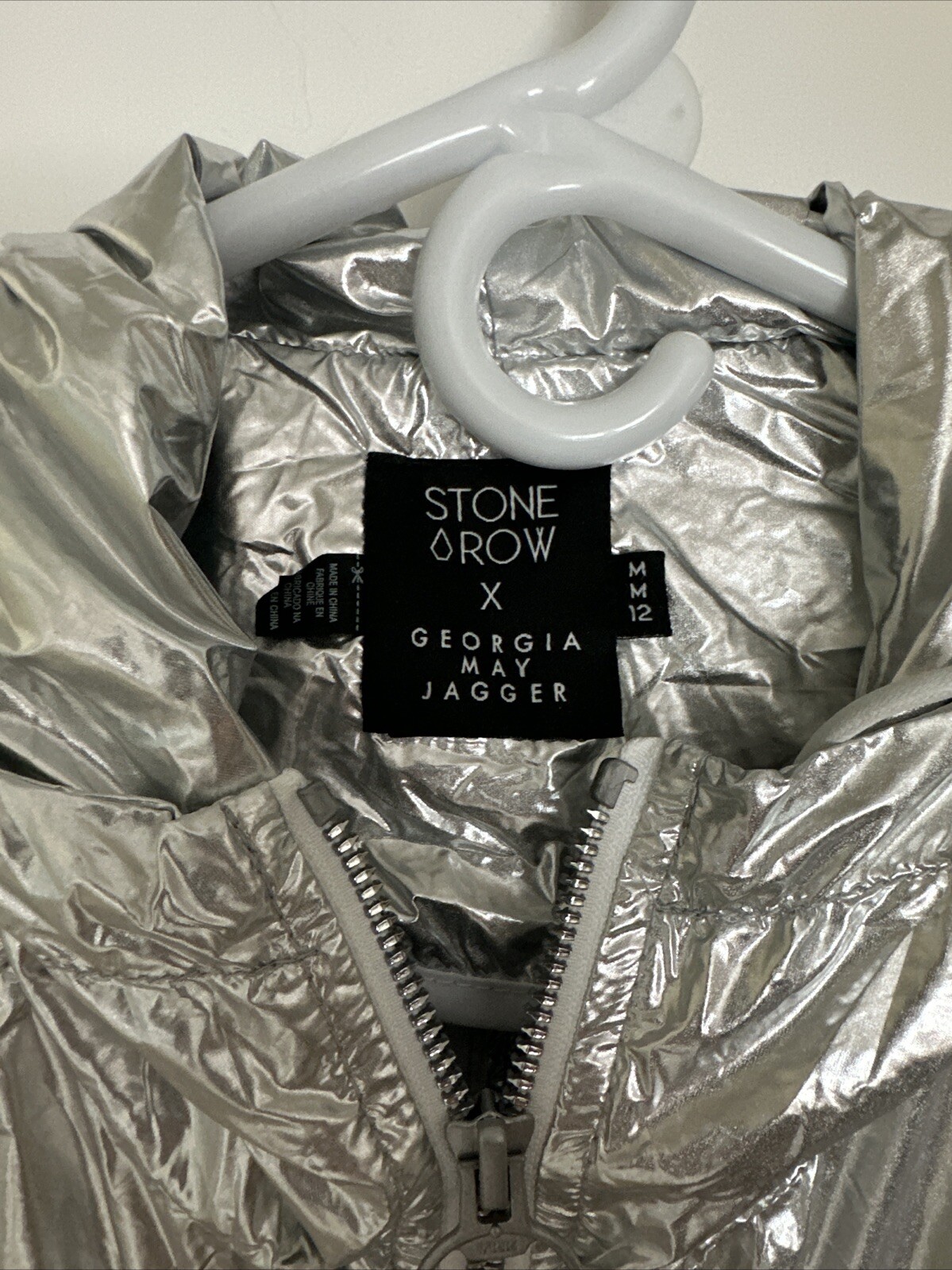 FILA Cappotto metallico argento Stone Row Georgia May Jagger. Taglia media