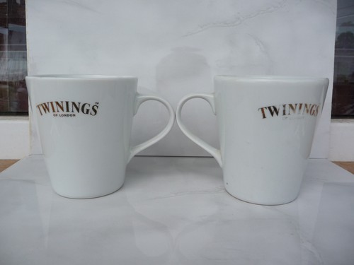 2 Stück Twinings of London Teetassen gebraucht selten Die Buchstaben sind leicht gelöscht. - Bild 2 von 6