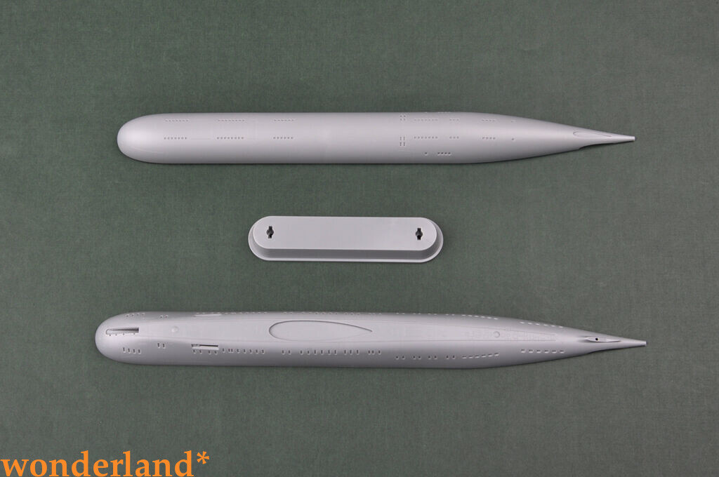 Hobbyboss 1/350 83529 Soviet Navy Victor III Class (Project