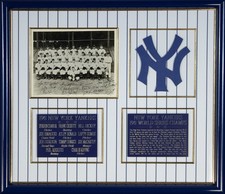 THE NEW YORK YANKEES - AUTOGRAPHED SIGNED PHOTOGRAPH WITH CO-SIGNERS