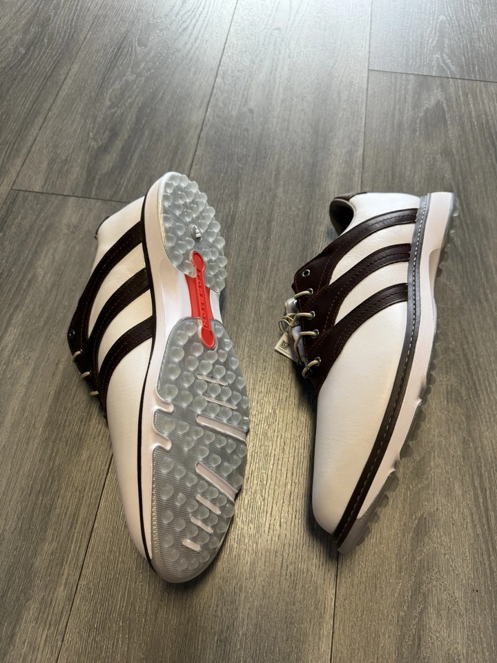 Zapatos de golf Adidas MC Z-Traxion para hombre blancos marrones sin clavos IG0910 talla 11 Foto 2 de 4