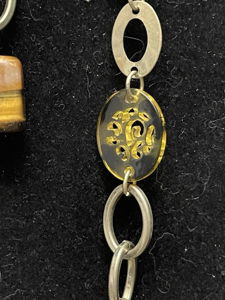 Juego de collar y pendientes de eslabones ojo de tigre y tono latón, estilo artesanal boho Foto 3 de 4