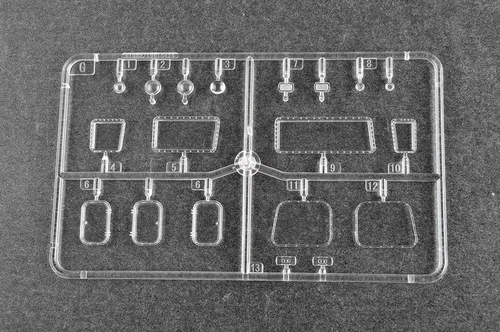 Trumpeter 01082 1/35 15U175 TEL OF RS-12M1 TOPOL-M ICBM COMPLEX - Imagen 8 de 12