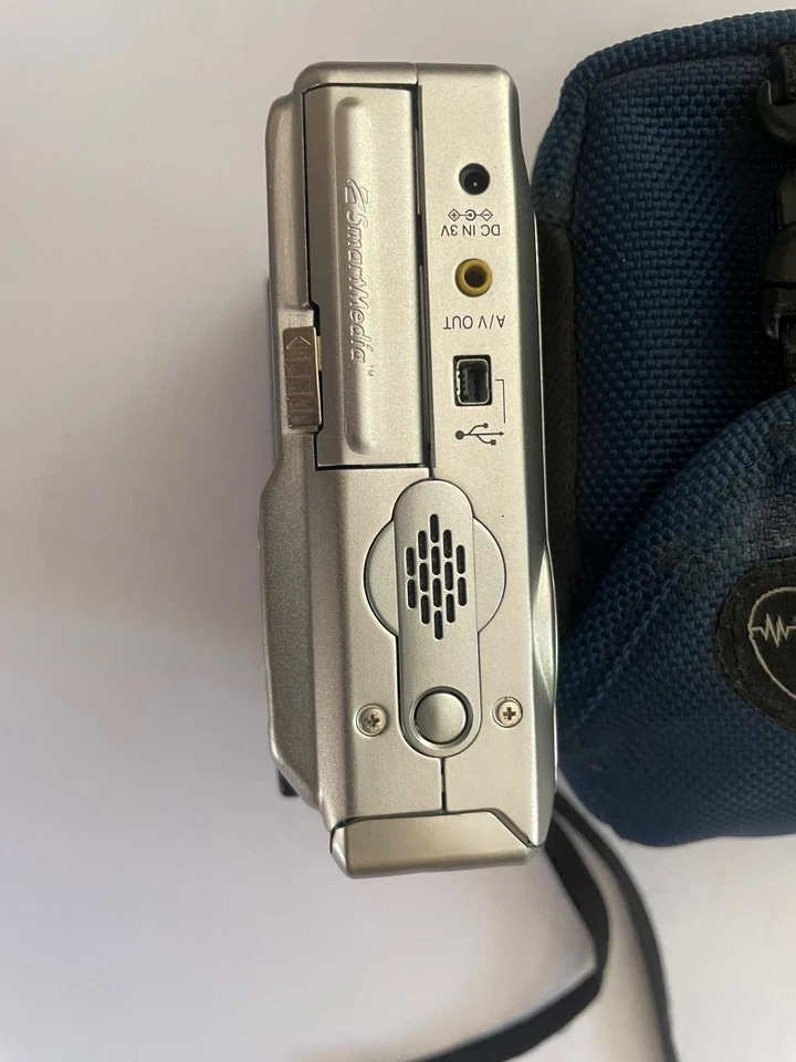 Fujifilm FinePix 4700 Zoom, photo 2 of 5