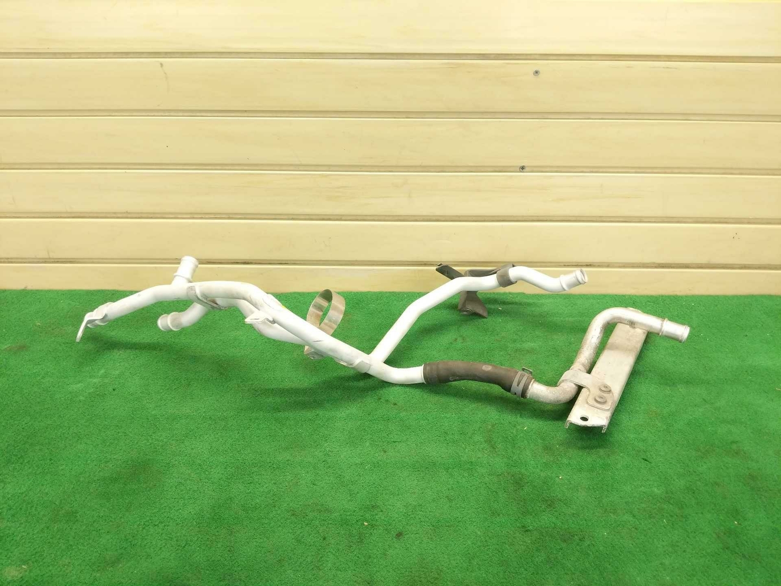 Lamborghini Huracan 5.2L V10 - Engine Pipe Protection Bracket & Coolant Pipes