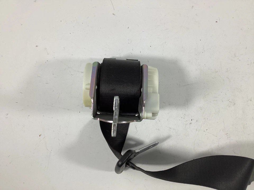 BMW 528I XDRIVE 2009-2013 cinturón de seguridad trasero derecho del lado del pasajero 33061258B OEM. Foto 2 de 4