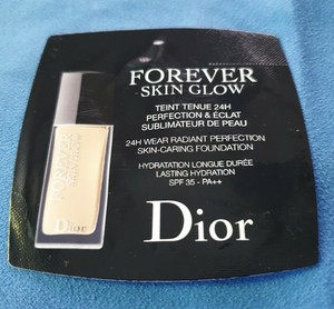dior glow fondotinta