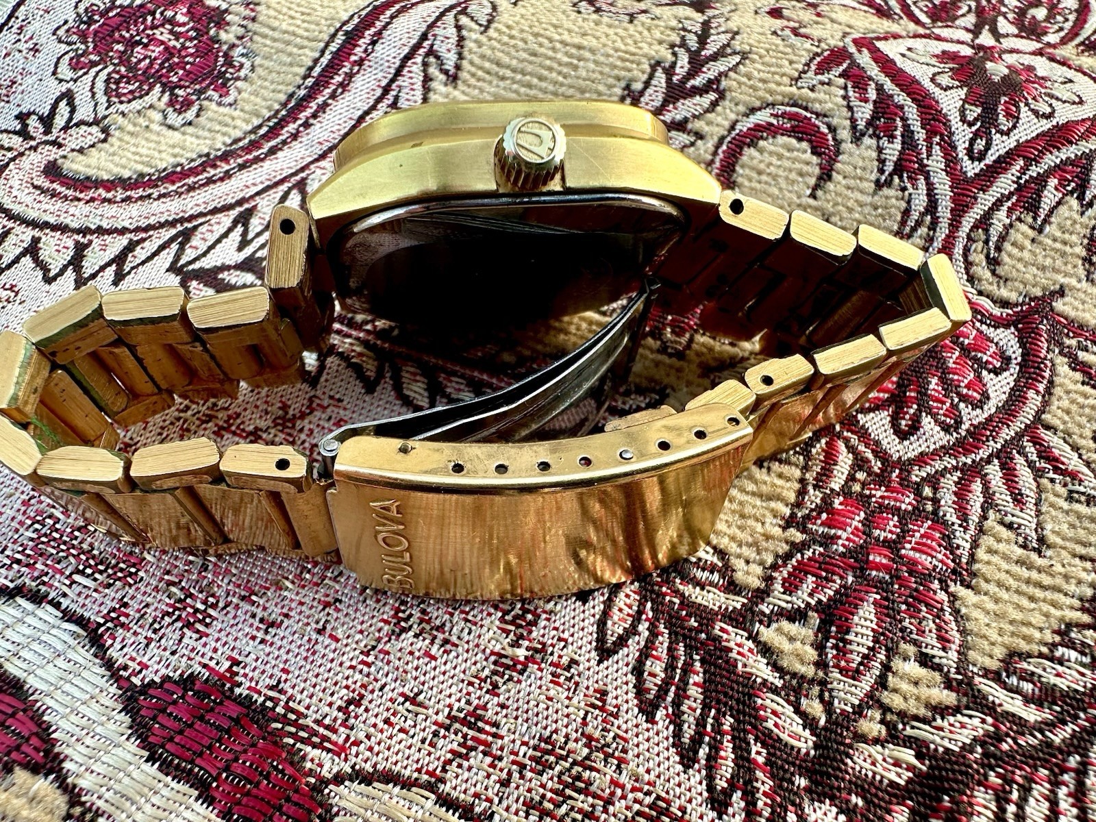 Vintage 1974 Bulova Accutron TV Dial Day-Date men's watch image 5