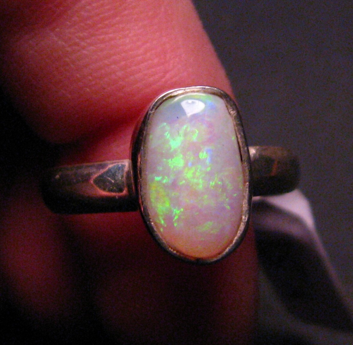 Bague opale Coober Pedy pour équilibrer les énergies subtiles
