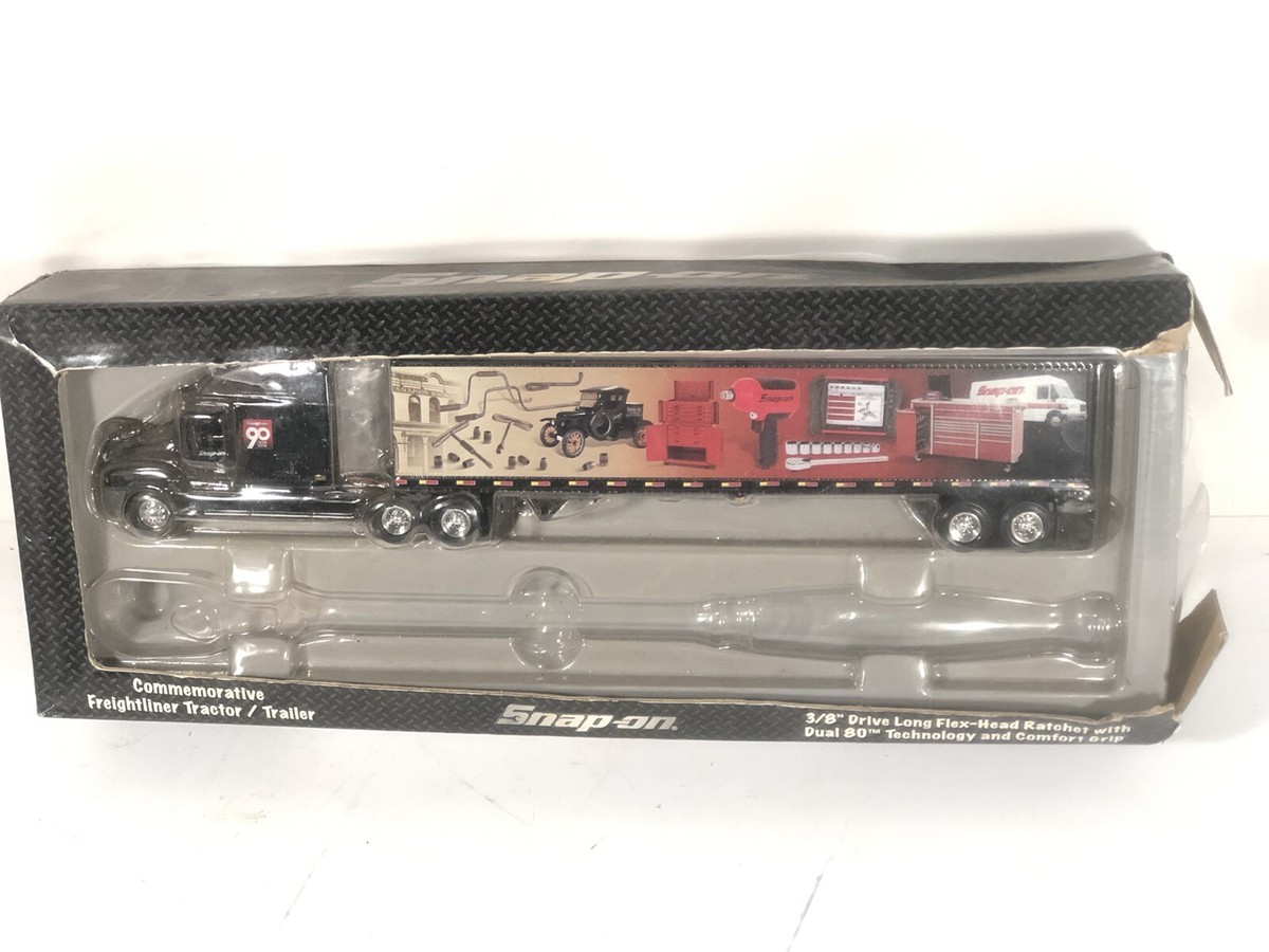 Snap-on MT-55 Freightliner ミニカー 1/32 Sold at Auction: Crown Premiums 1/32 Snap-On MT-55