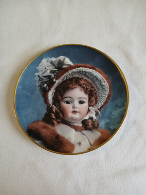 Sammelteller   Portrait of Madeline '' Franklin Mint Hanau Doll Museum 