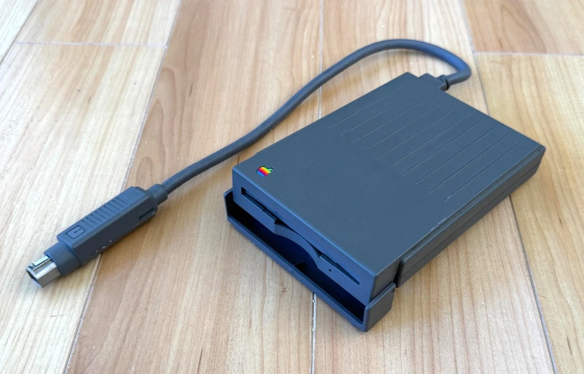 Preços baixos em Drives de Disquete de Computador Apple Vintage
