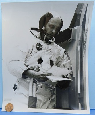 NASA PHOTO '69 vtg Apollo 10 Astronaut STAFFORD Lunar Module Simulator 8'' x 10''