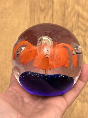 Kunstglas Briefbeschwerer orange Blume + kobaltblau hängende Blasen