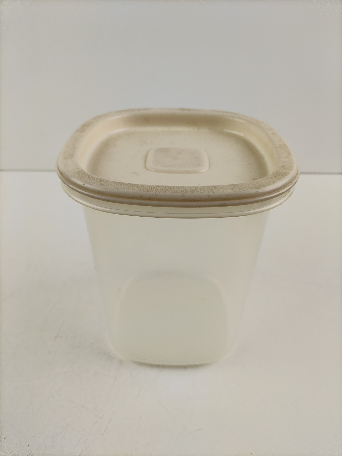Rubbermaid Servin Saver #5 6 Cup Canister Container Almond Lid #0045