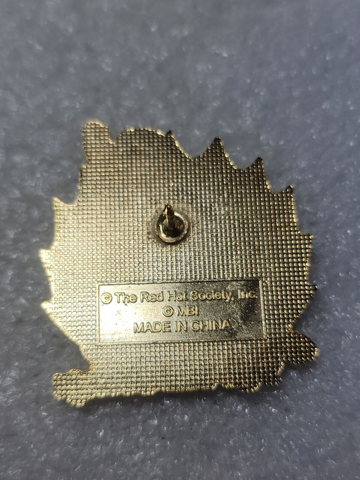 RED HAT SOCIETY SHOPPING IS A RIGHT NOT A PRIVILEGE ENAMEL PIN SINGLE CLUTCH BCK